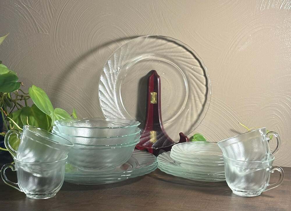 Vintage Arcoroc France Swirl Pattern Clear Glass Dinnerware Set